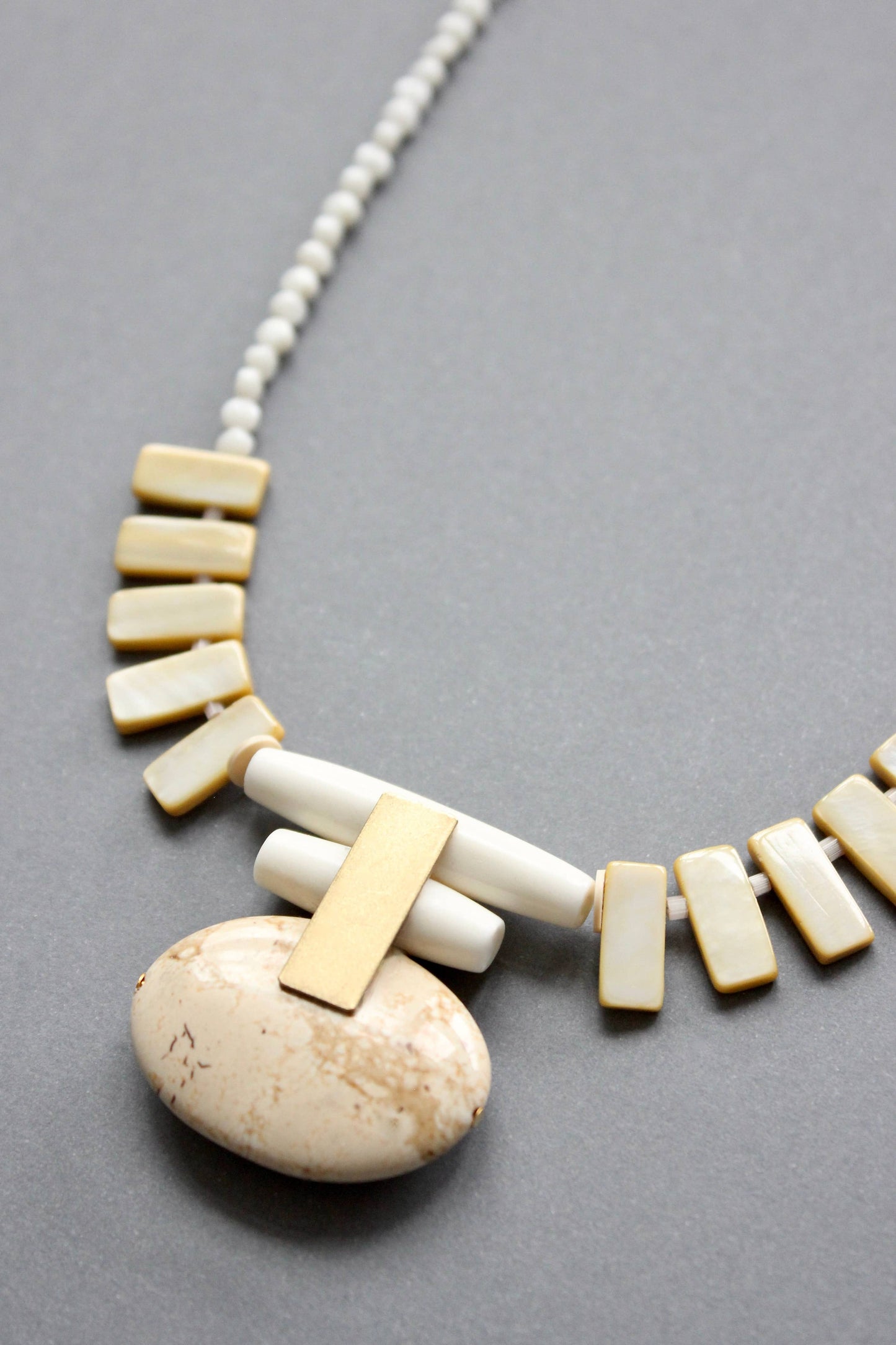 Mother-of-pearl and fossil jasper pendant necklace